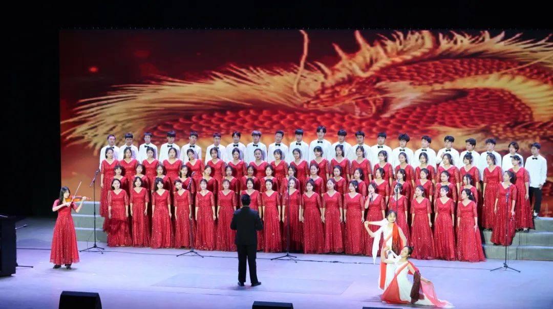 黄河流域九省卫视春晚章磊演唱歌曲《登鹳雀楼》
